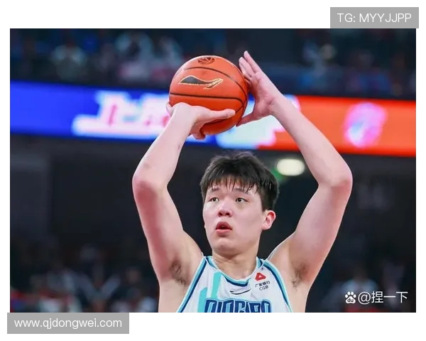 杨瀚森在试错中成长仍需时日期待他未来的突破与进步